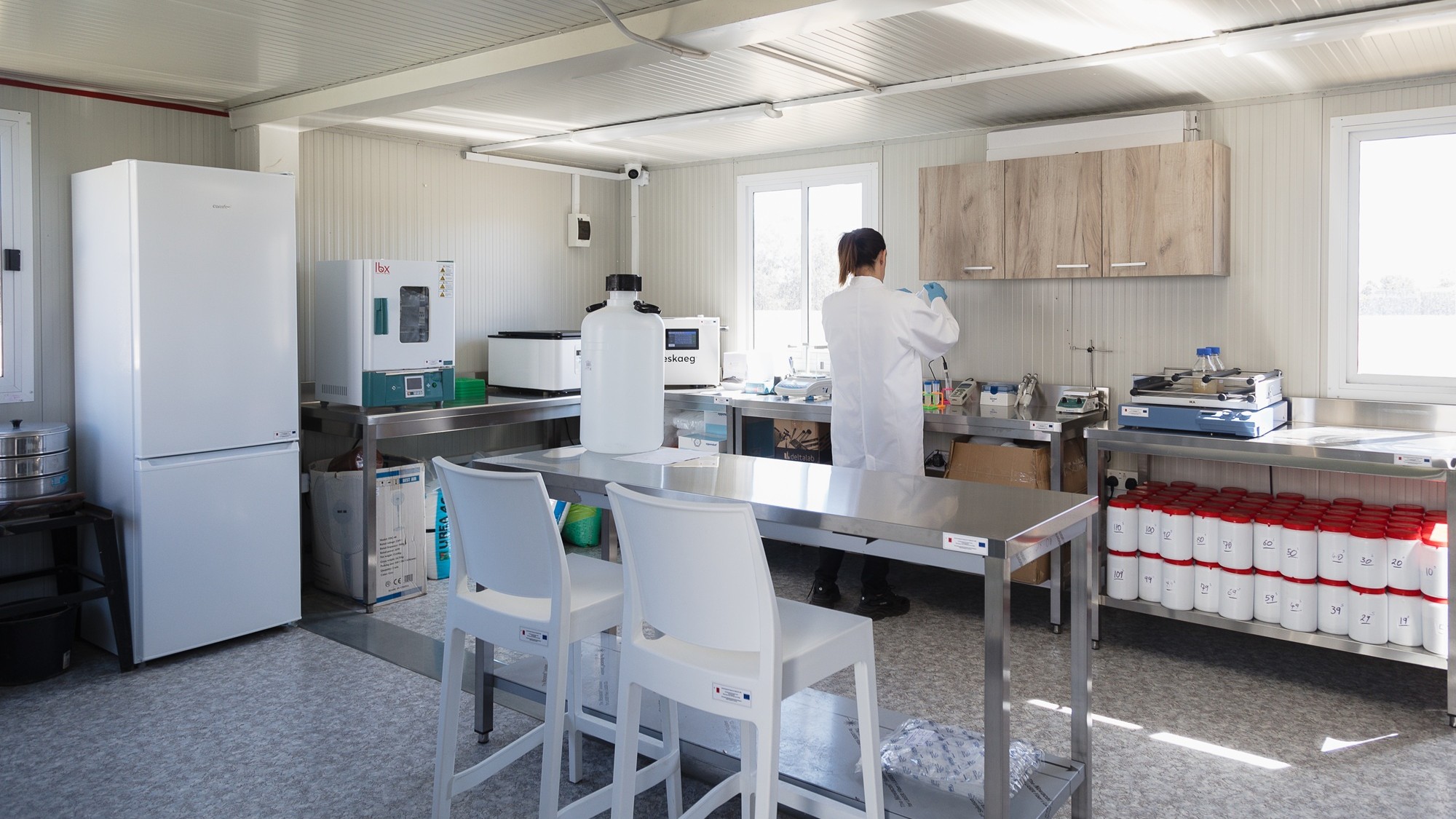 SYNECO has established a lab for analysing soil and irrigation water. 