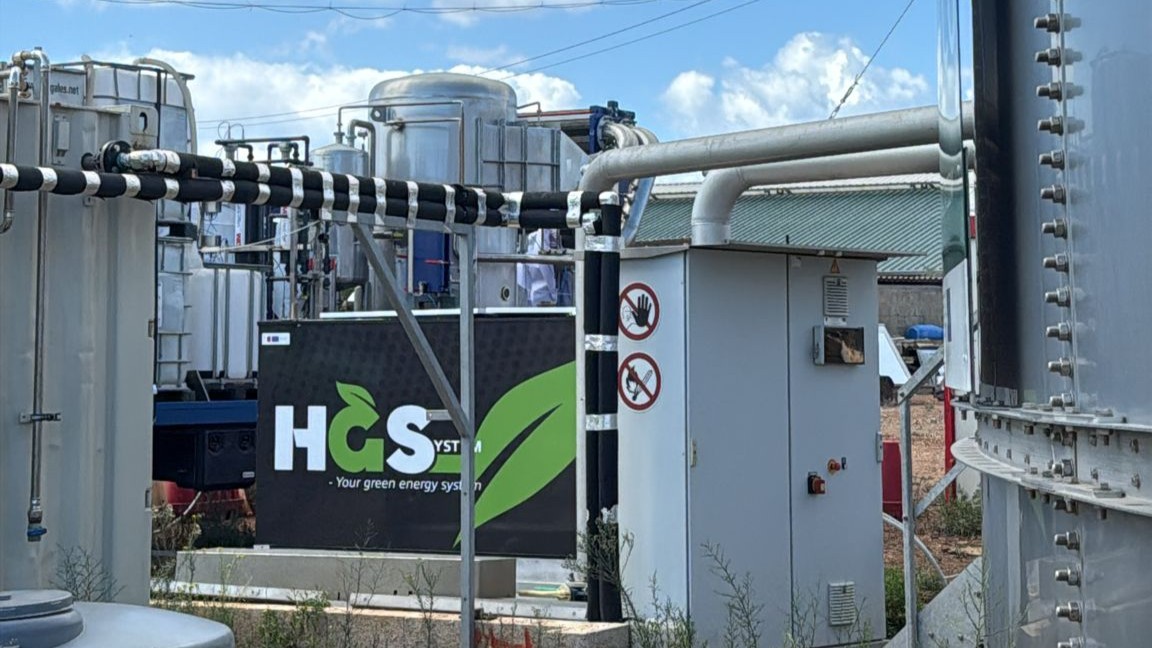 Details of SYNECO’s manure processing facilities, an anaerobic digester in the foreground and a mobile unit for processing
of the digestates in the background, located at the St. Rita farm near Qormi. Photo by Dr. Ing Christopher Ciantar, SYNECO Project Manager.